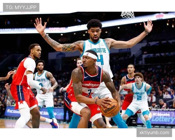 比尔相比奇才时期增加无球空切并以高效产出主导太阳进攻节奏